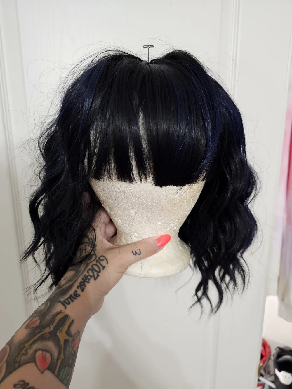 BNWT Short Wavy Fringe Wig in Black with Blue Highlights